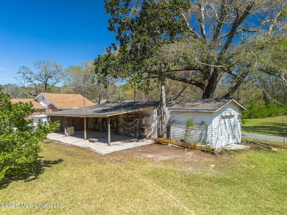 416 Howard Street Wiggins, MS 39577