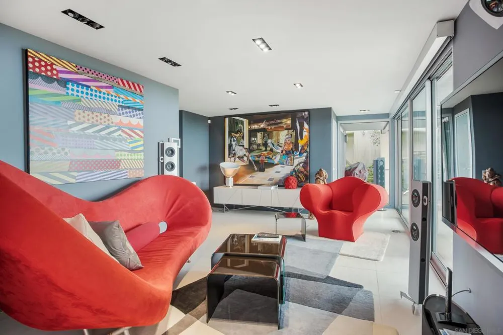 7116 Country Club Drive La Jolla, CA 92037