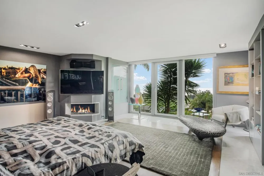 7116 Country Club Drive La Jolla, CA 92037
