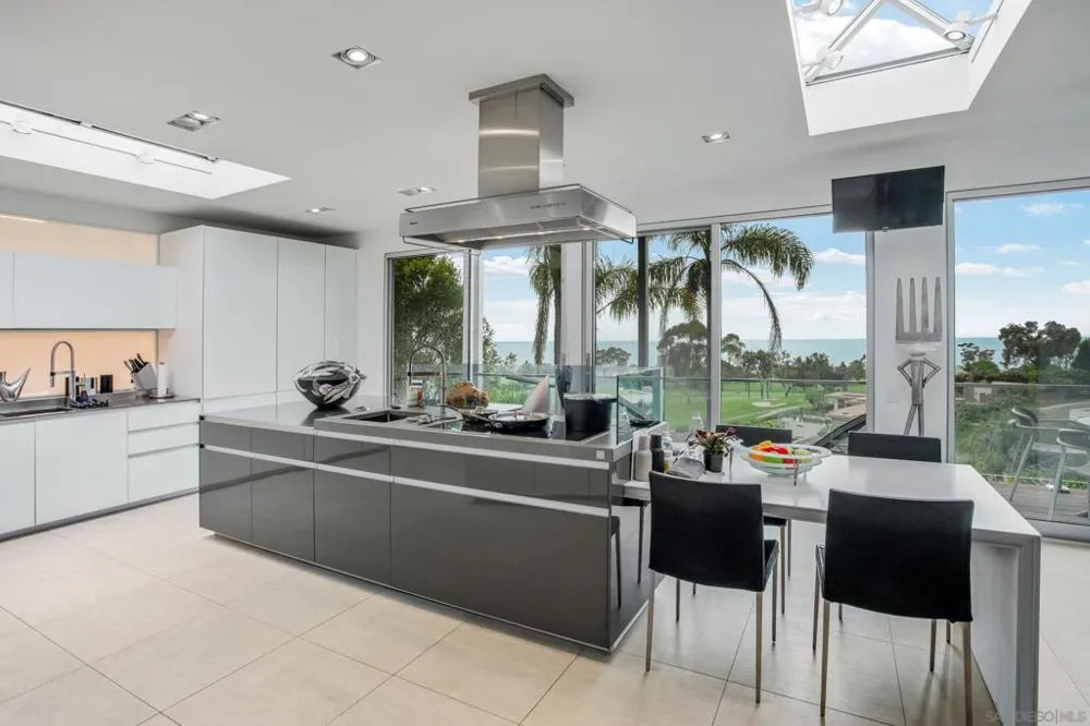 7116 Country Club Drive La Jolla, CA 92037
