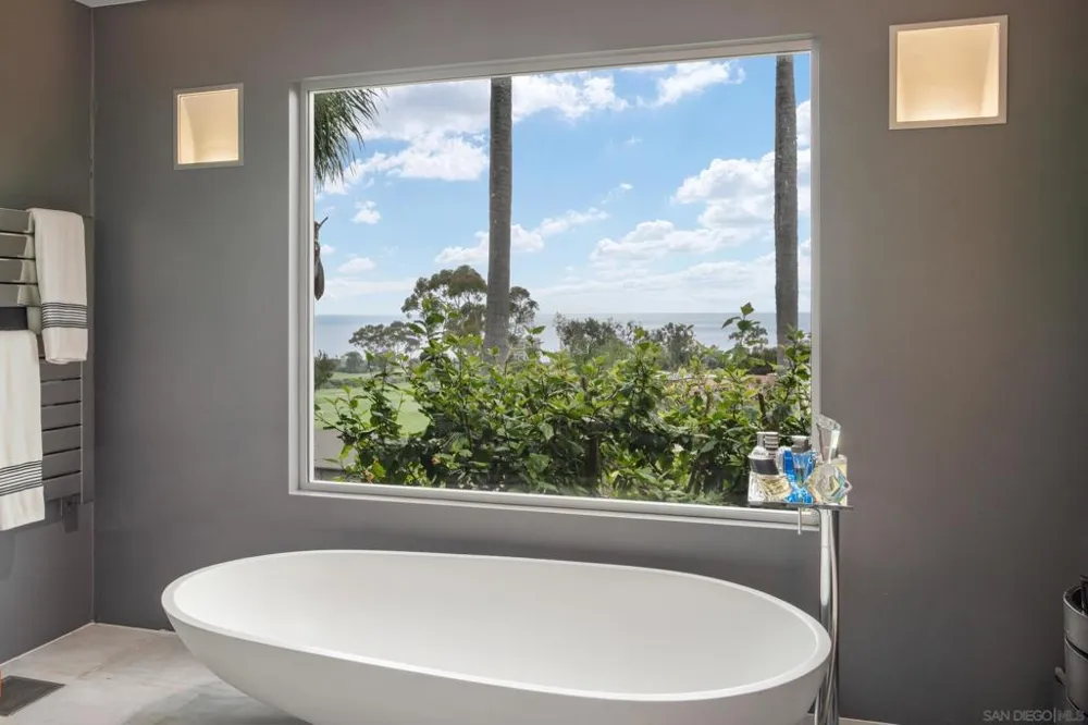 7116 Country Club Drive La Jolla, CA 92037