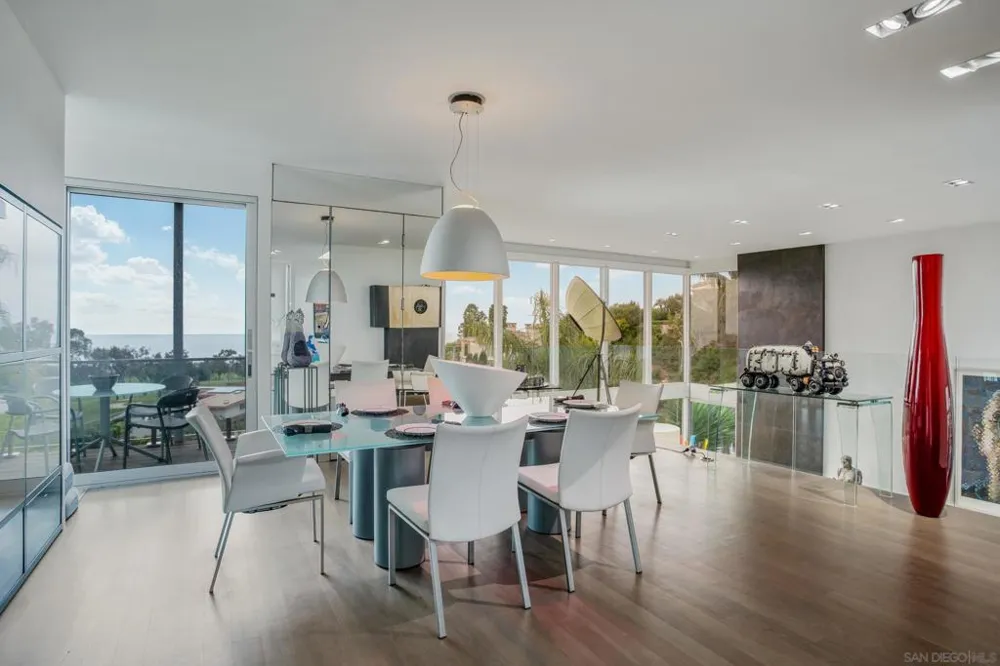 7116 Country Club Drive La Jolla, CA 92037