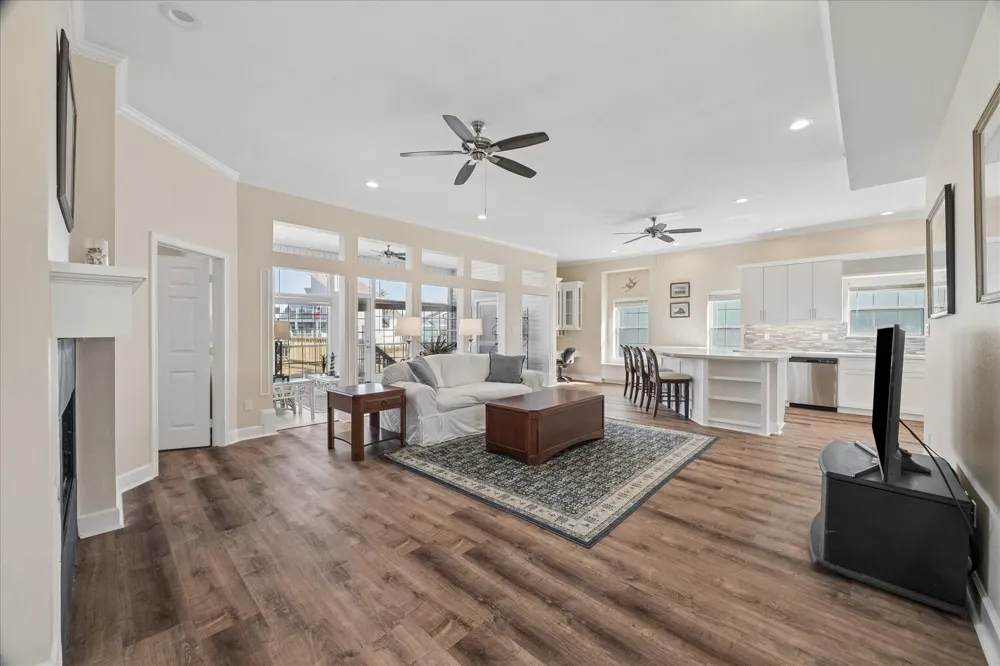 918 Long Reach Drive Tiki Island, TX 77554