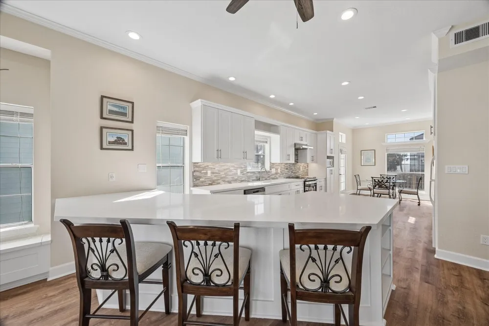 918 Long Reach Drive Tiki Island, TX 77554
