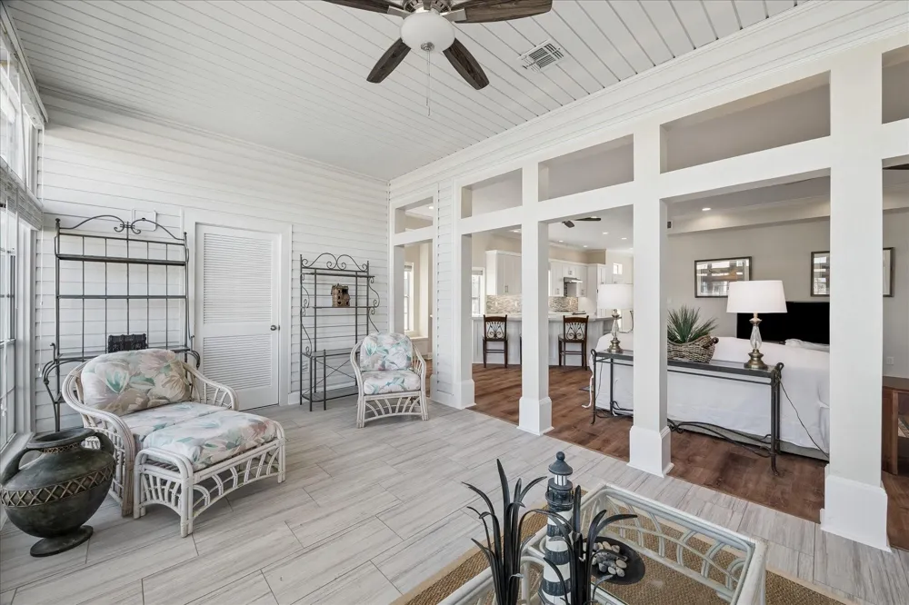 918 Long Reach Drive Tiki Island, TX 77554