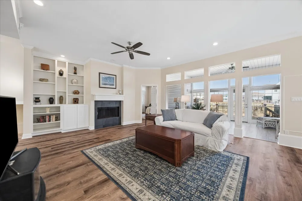 918 Long Reach Drive Tiki Island, TX 77554