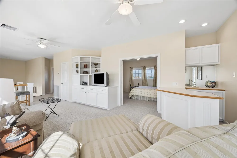 918 Long Reach Drive Tiki Island, TX 77554