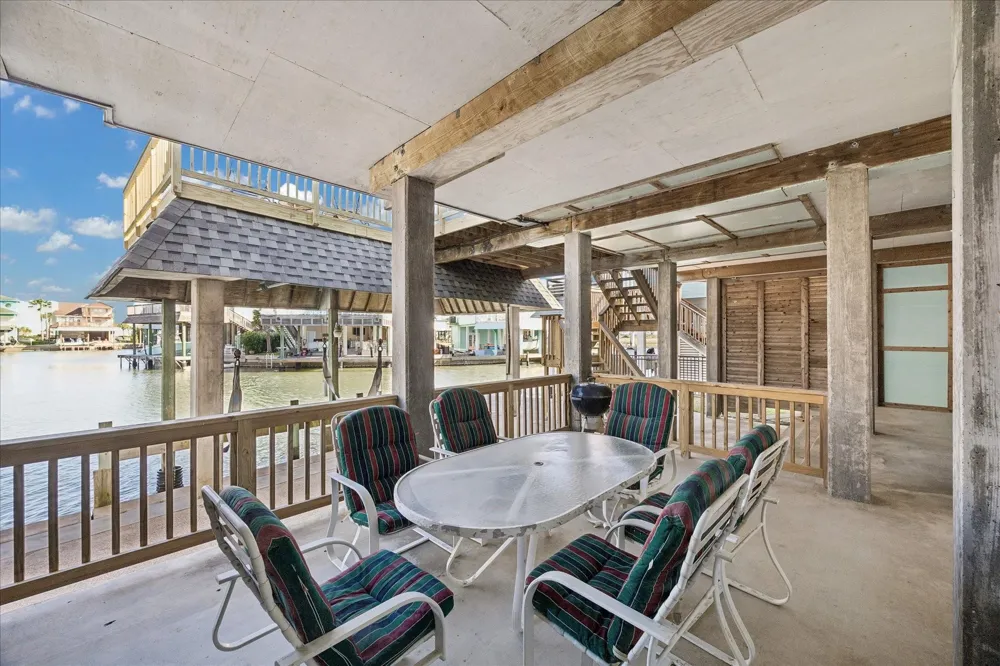 918 Long Reach Drive Tiki Island, TX 77554