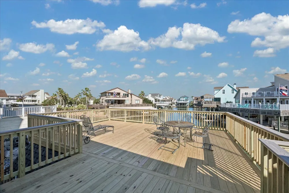 918 Long Reach Drive Tiki Island, TX 77554