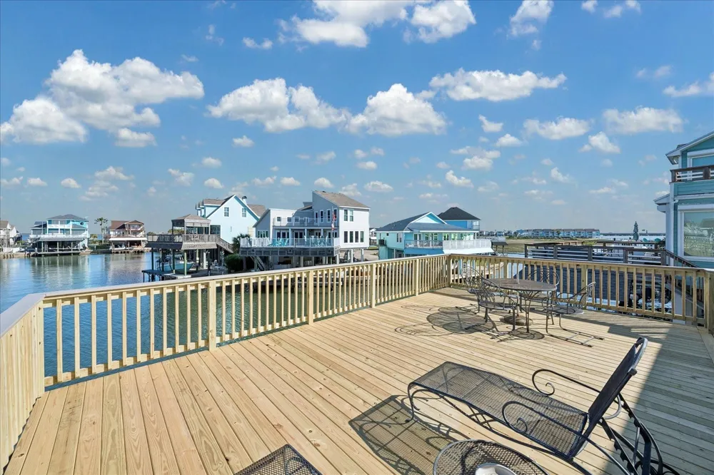 918 Long Reach Drive Tiki Island, TX 77554