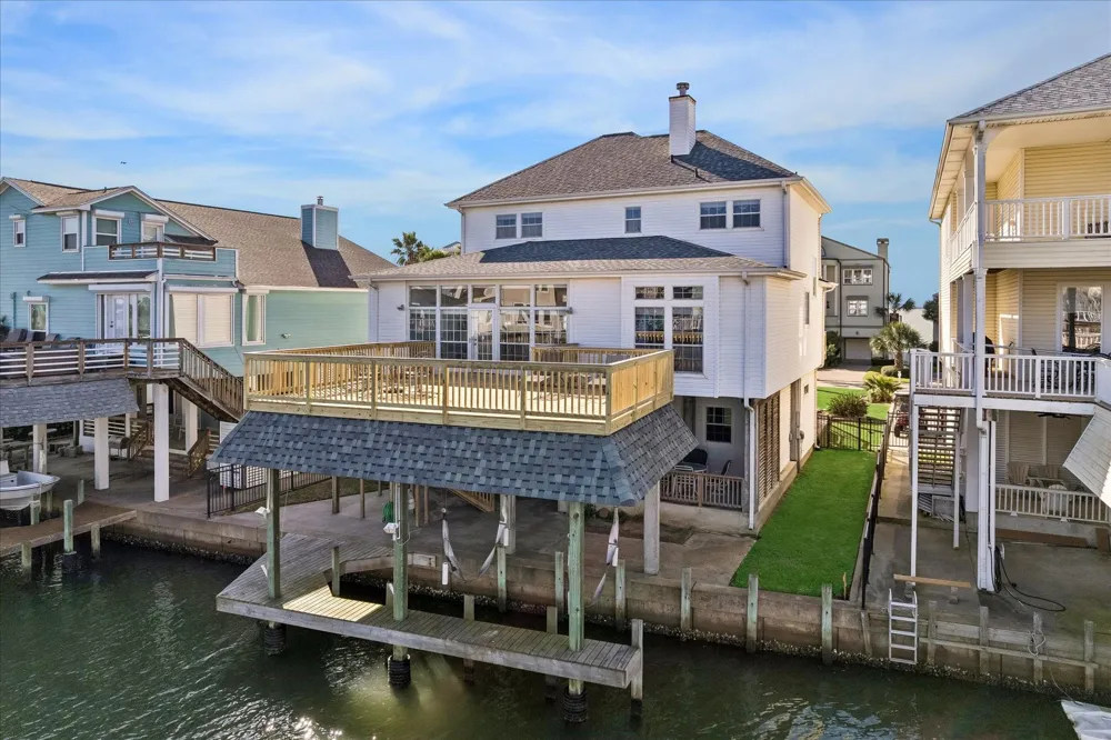 918 Long Reach Drive Tiki Island, TX 77554
