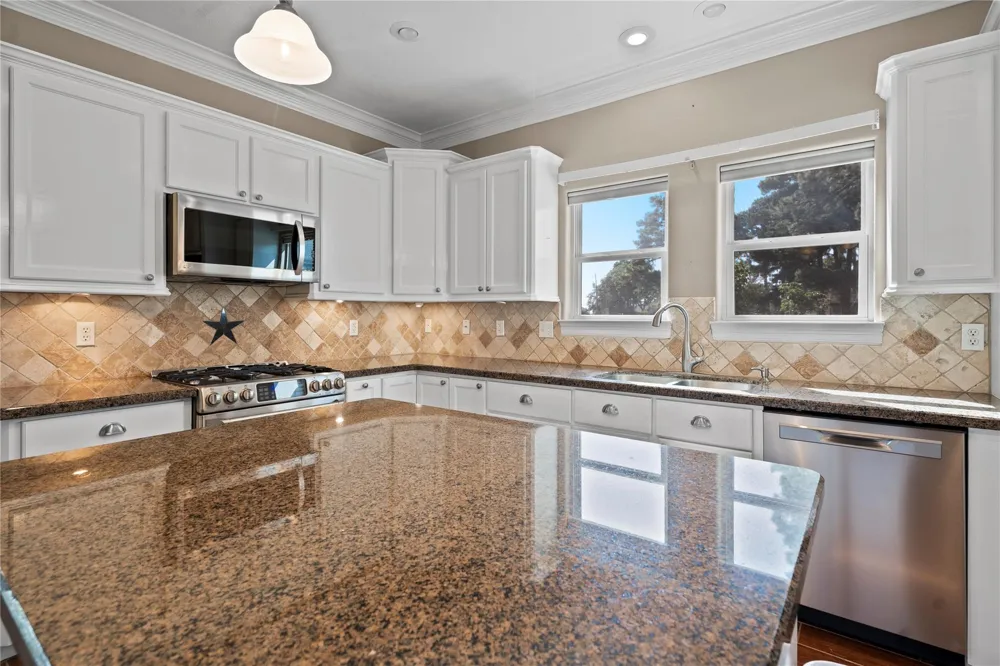 361 Bridgelanding Onalaska, TX 77360
