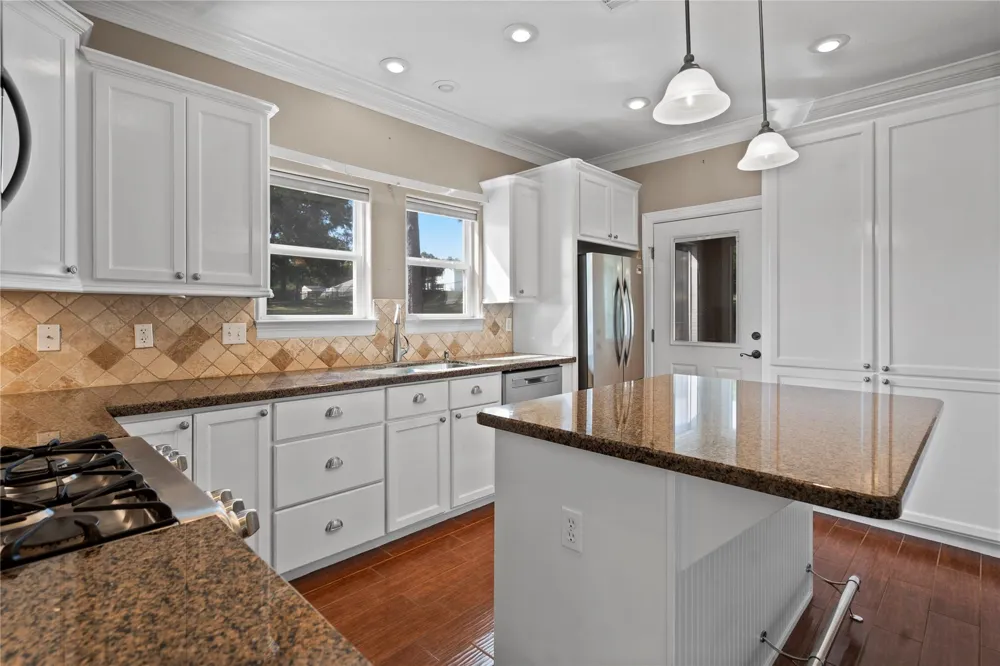 361 Bridgelanding Onalaska, TX 77360