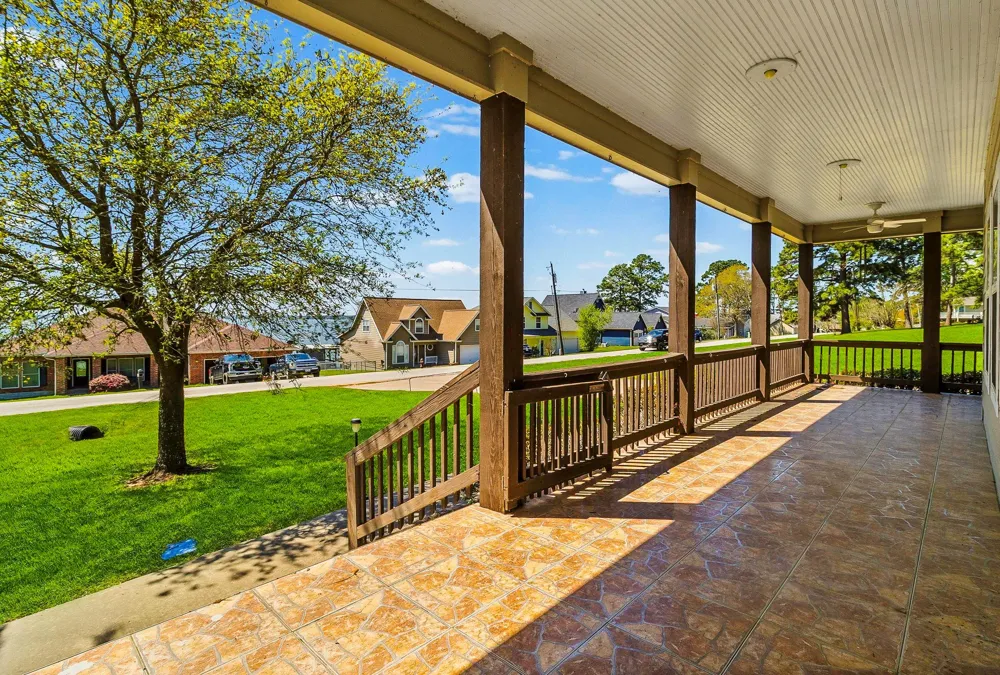 361 Bridgelanding Onalaska, TX 77360