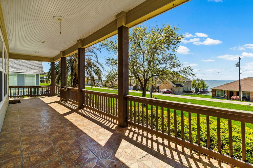 361 Bridgelanding Onalaska, TX 77360