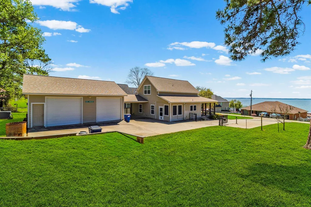 361 Bridgelanding Onalaska, TX 77360