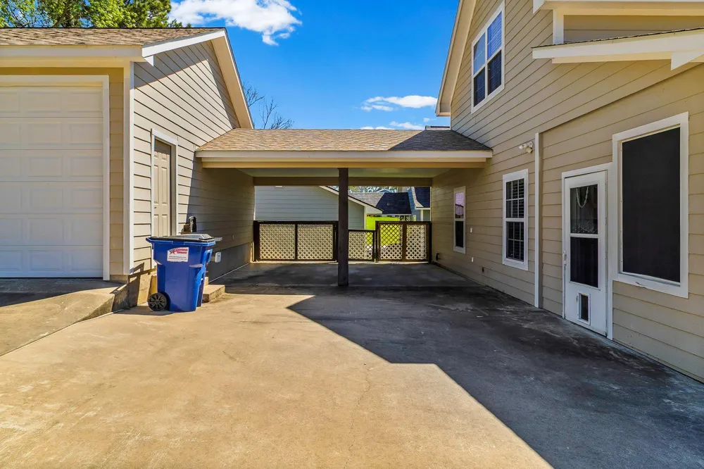 361 Bridgelanding Onalaska, TX 77360
