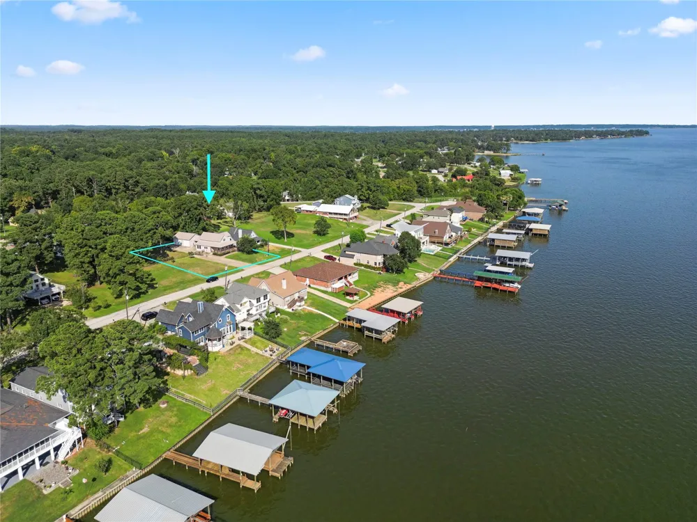 361 Bridgelanding Onalaska, TX 77360