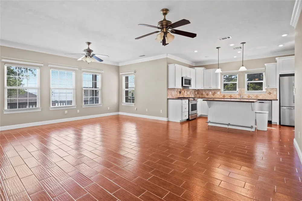 361 Bridgelanding Onalaska, TX 77360