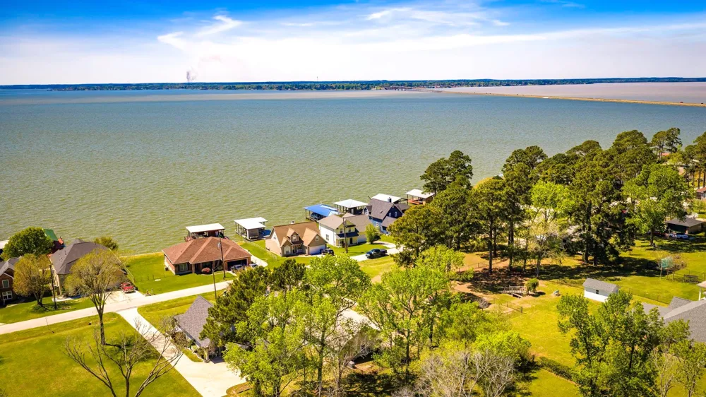 361 Bridgelanding Onalaska, TX 77360