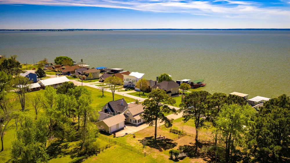 361 Bridgelanding Onalaska, TX 77360