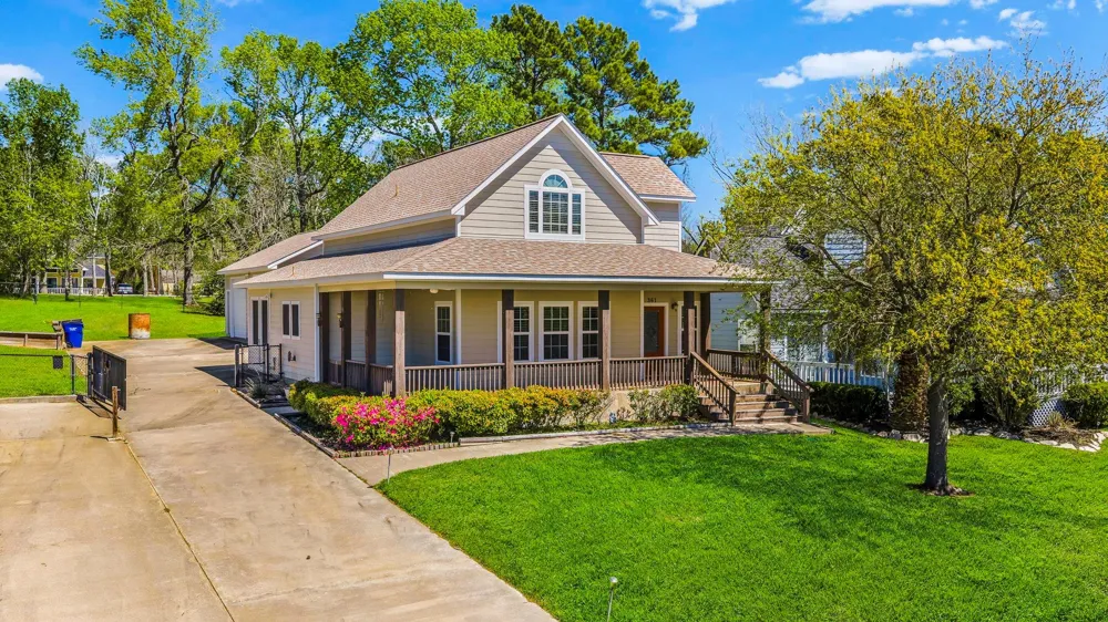 361 Bridgelanding Onalaska, TX 77360