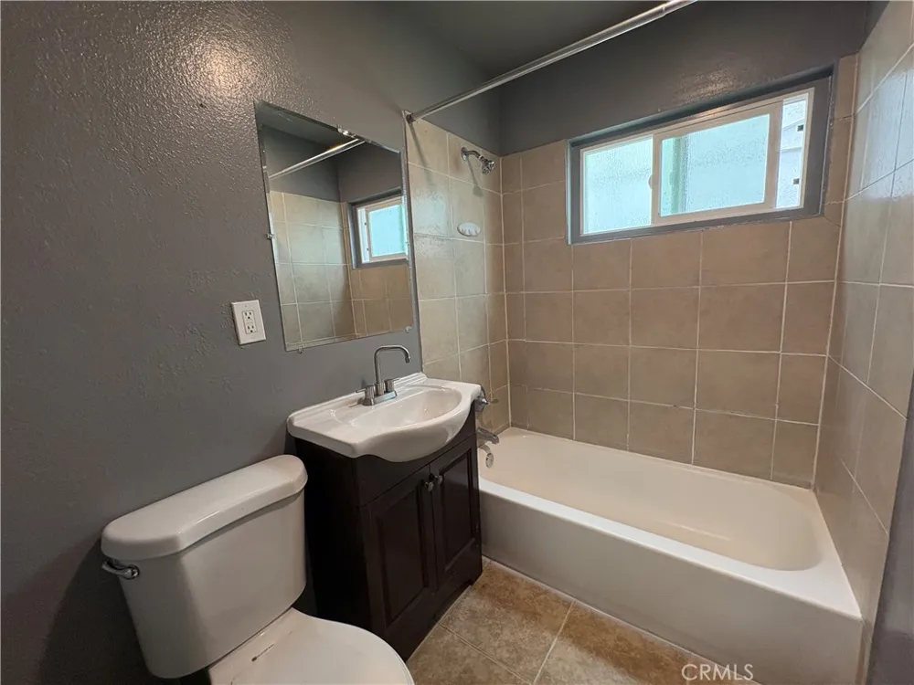 1905 W Myrtle Street #3 Santa Ana, CA 92703