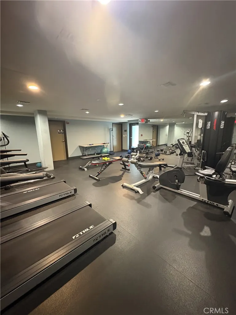 600 S Ridgeley Los Angeles, CA 90036