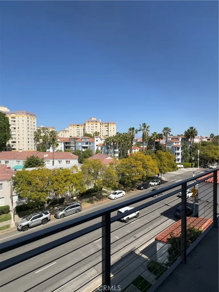 600 S Ridgeley Los Angeles, CA 90036