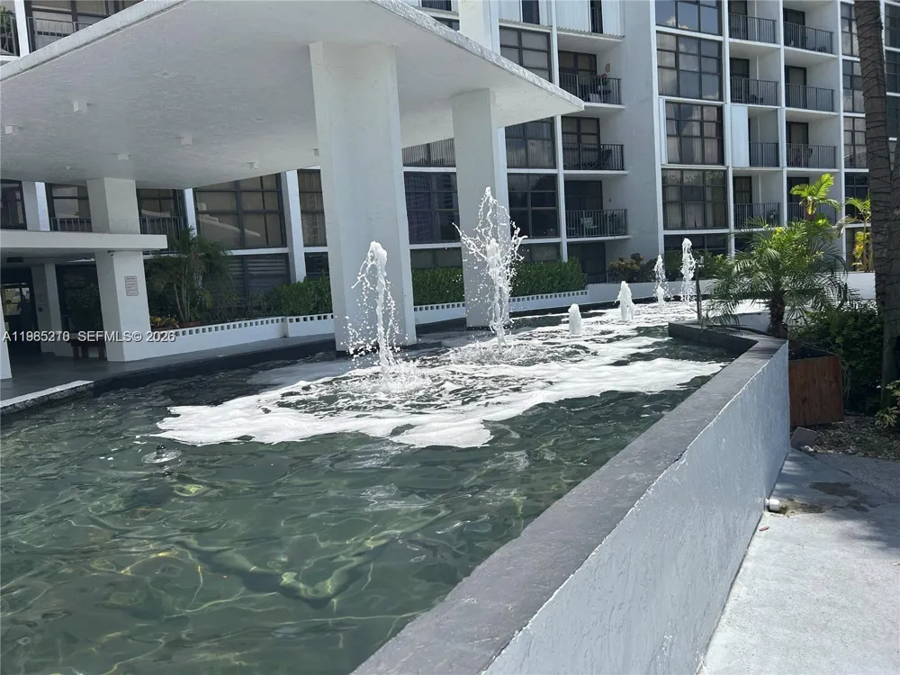 400 Leslie Dr #308 Hallandale Beach, FL 33009