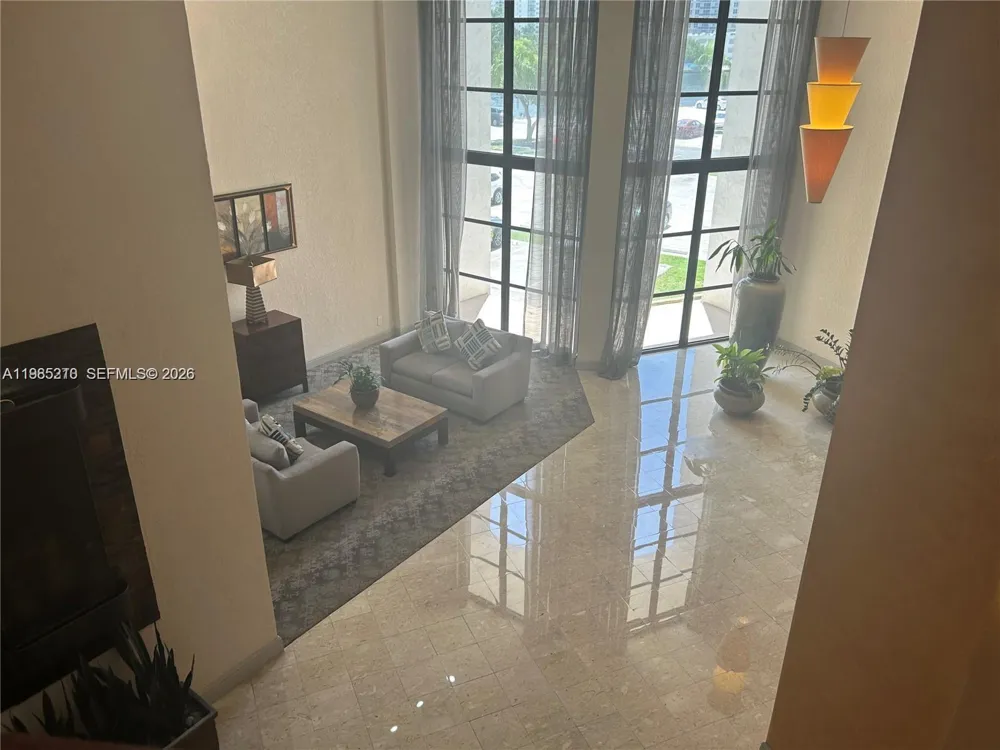 400 Leslie Dr #308 Hallandale Beach, FL 33009