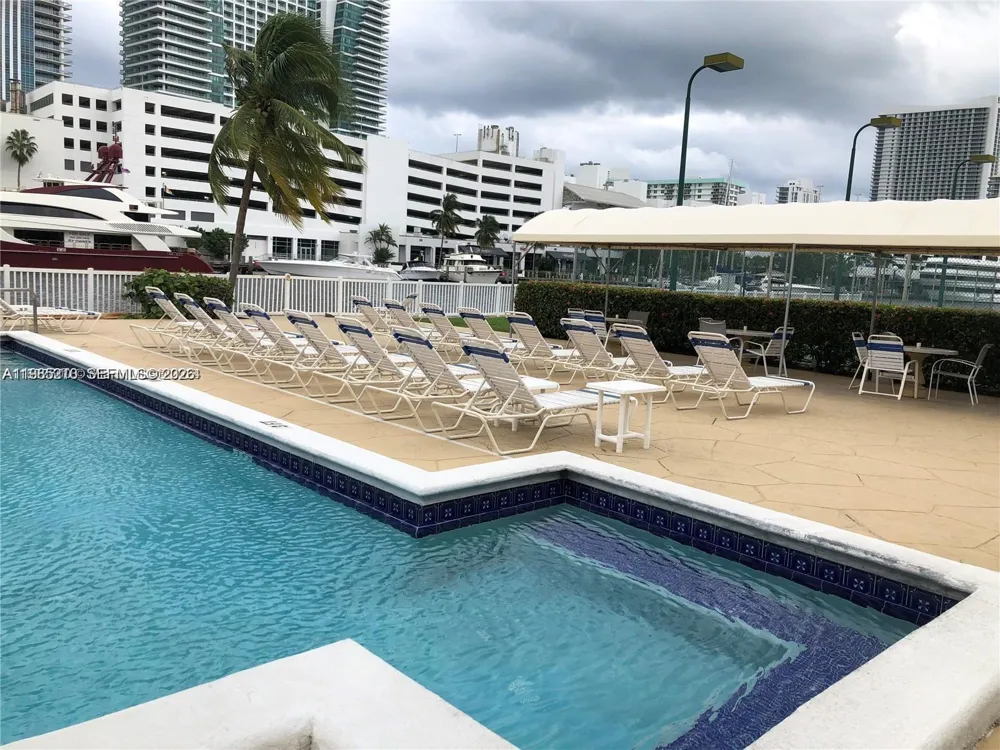 400 Leslie Dr #308 Hallandale Beach, FL 33009