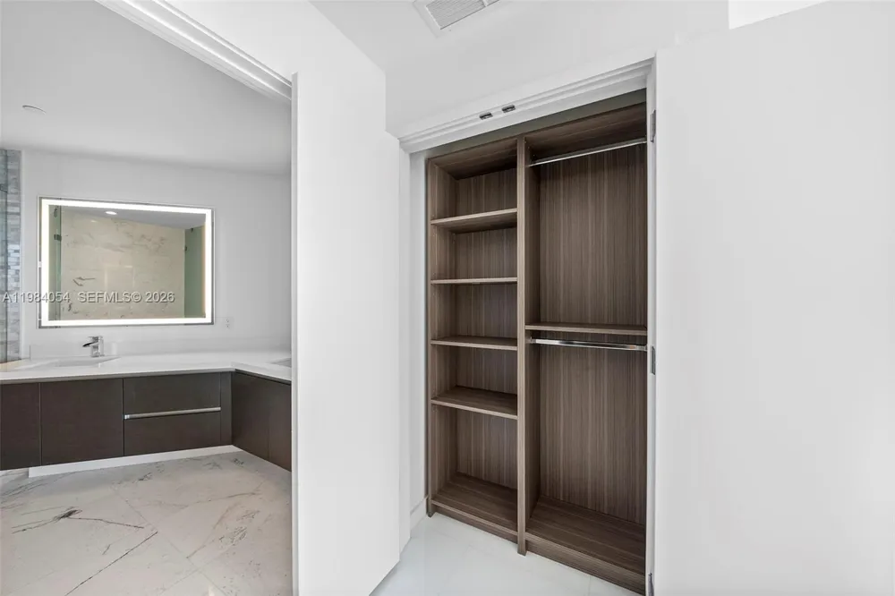 851 NE 1st Ave #4010 Miami, FL 33132