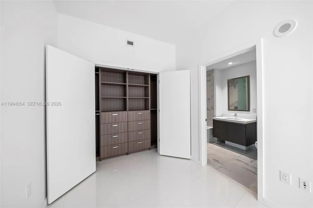 851 NE 1st Ave #4010 Miami, FL 33132