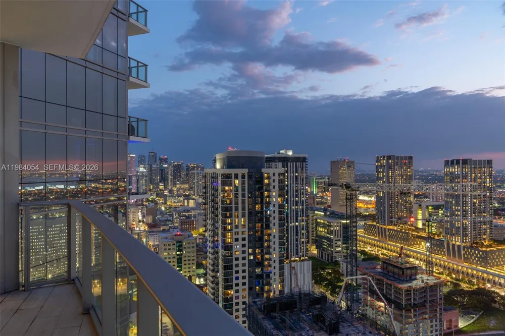 851 NE 1st Ave #4010 Miami, FL 33132