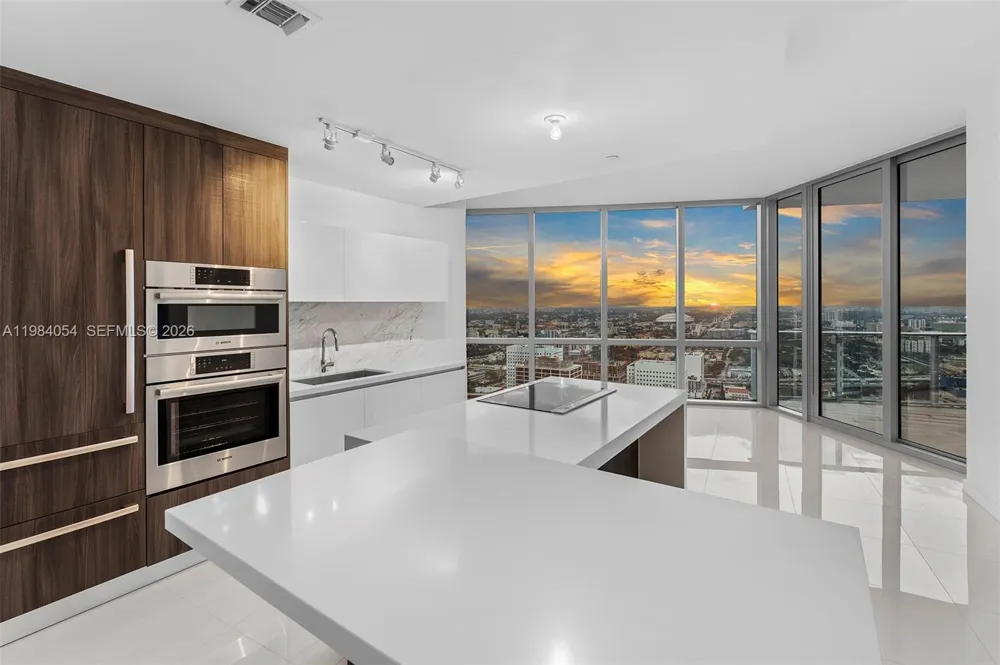 851 NE 1st Ave #4010 Miami, FL 33132
