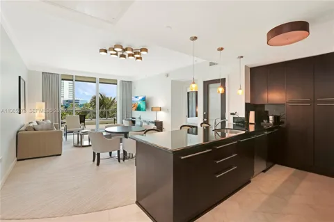 4391 Collins Ave #307