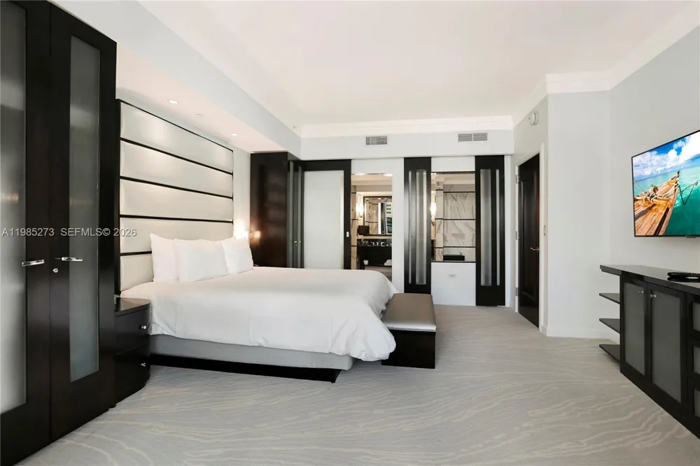 4391 Collins Ave #307 Miami Beach, FL 33140