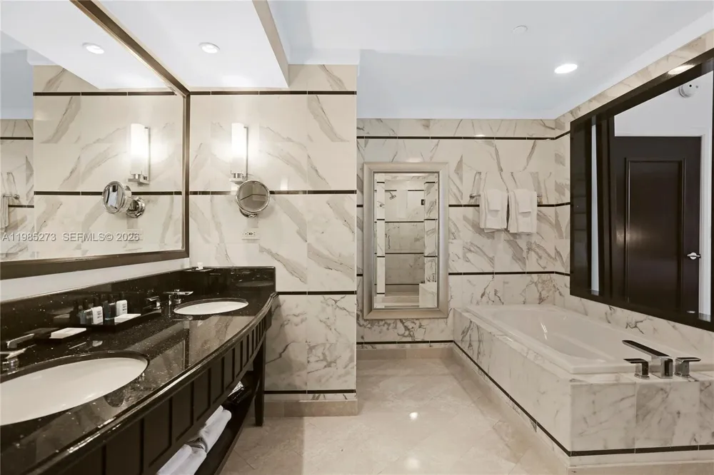 4391 Collins Ave #307 Miami Beach, FL 33140