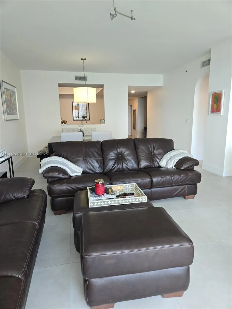 3340 NE 190th St #606 Aventura, FL 33180