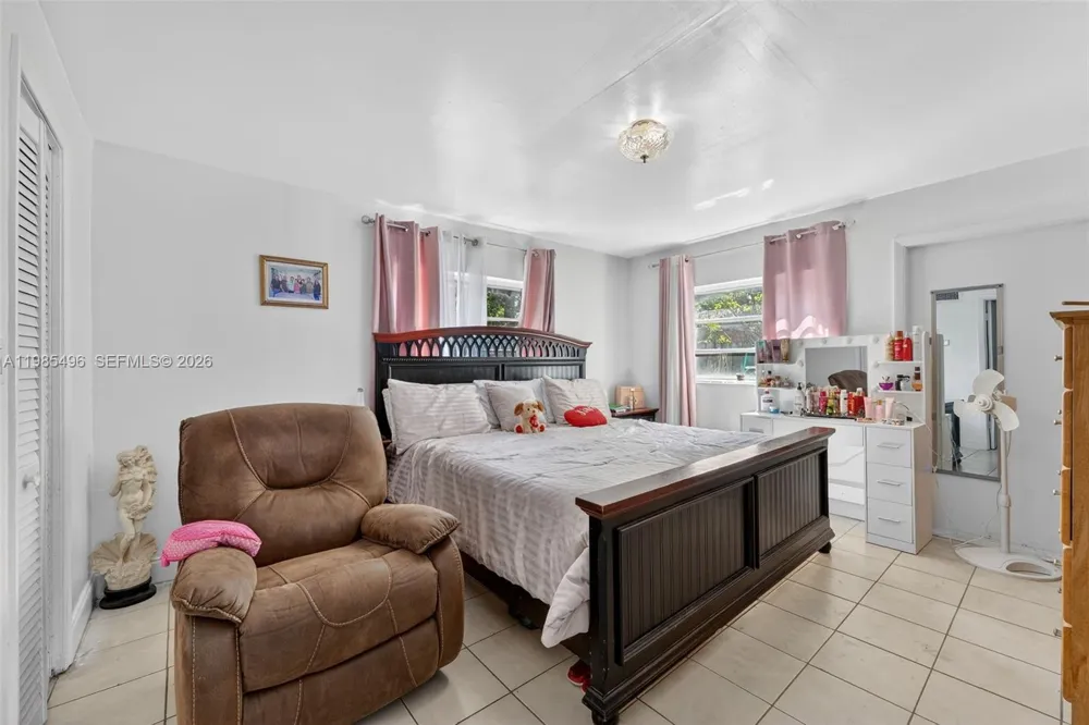 440 E 37th St Hialeah, FL 33013