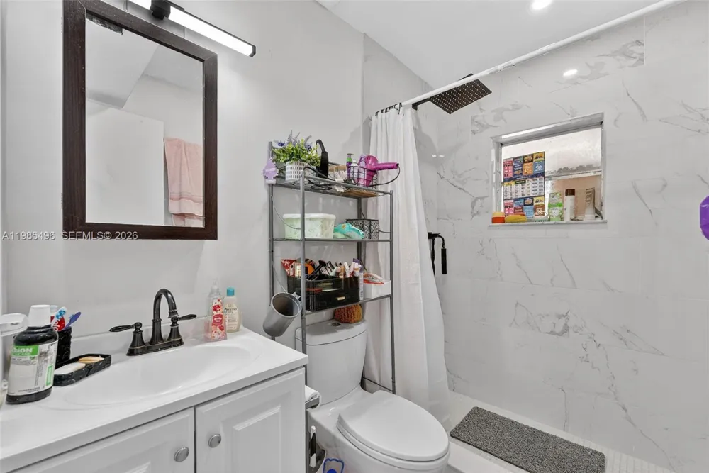 440 E 37th St Hialeah, FL 33013
