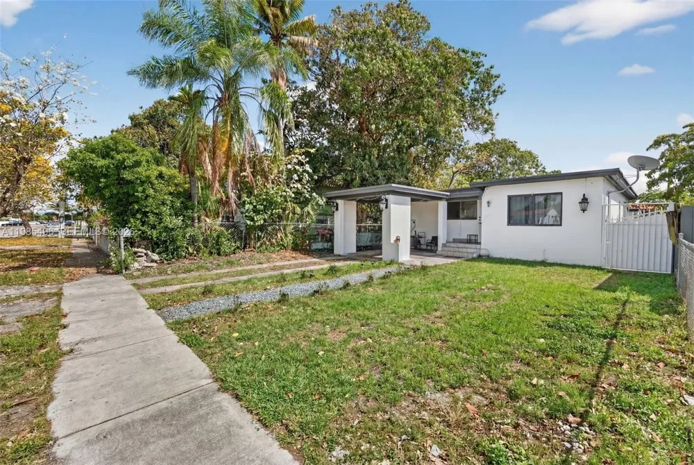 440 E 37th St Hialeah, FL 33013