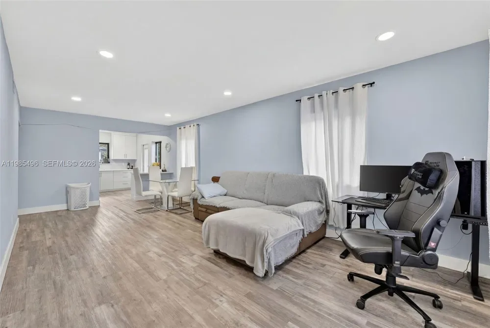 440 E 37th St Hialeah, FL 33013