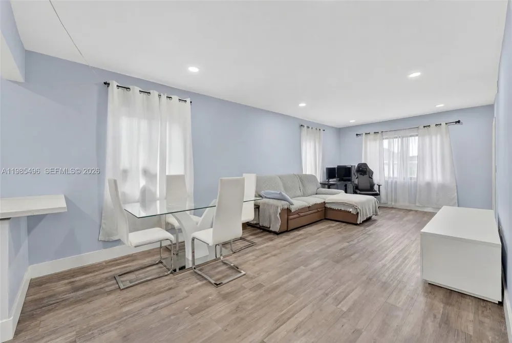 440 E 37th St Hialeah, FL 33013