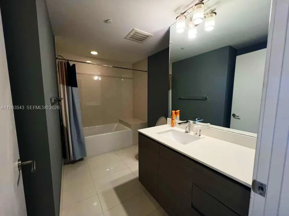 460 NE 28th St #1407 Miami, FL 33137
