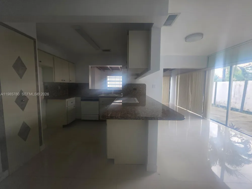 710 SW 99th Ct Cir Miami, FL 33174