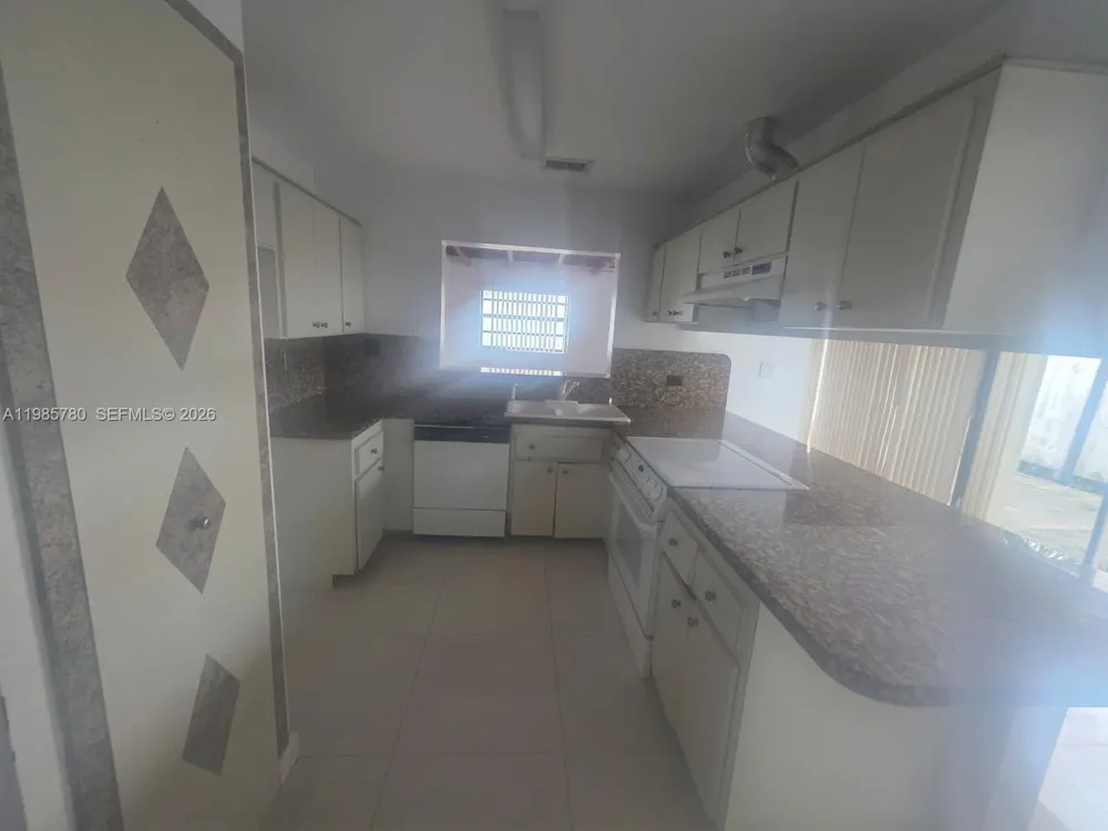 710 SW 99th Ct Cir Miami, FL 33174