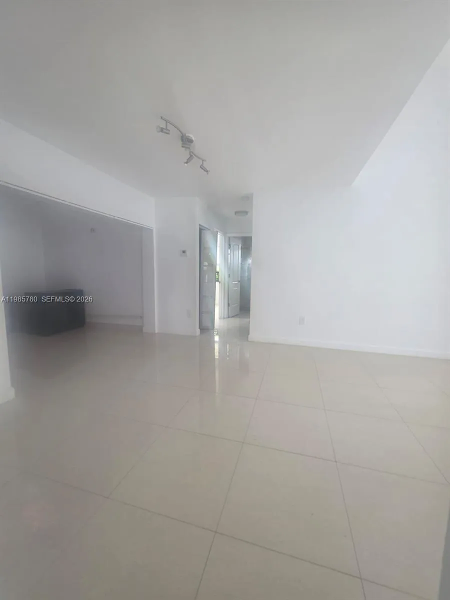710 SW 99th Ct Cir Miami, FL 33174