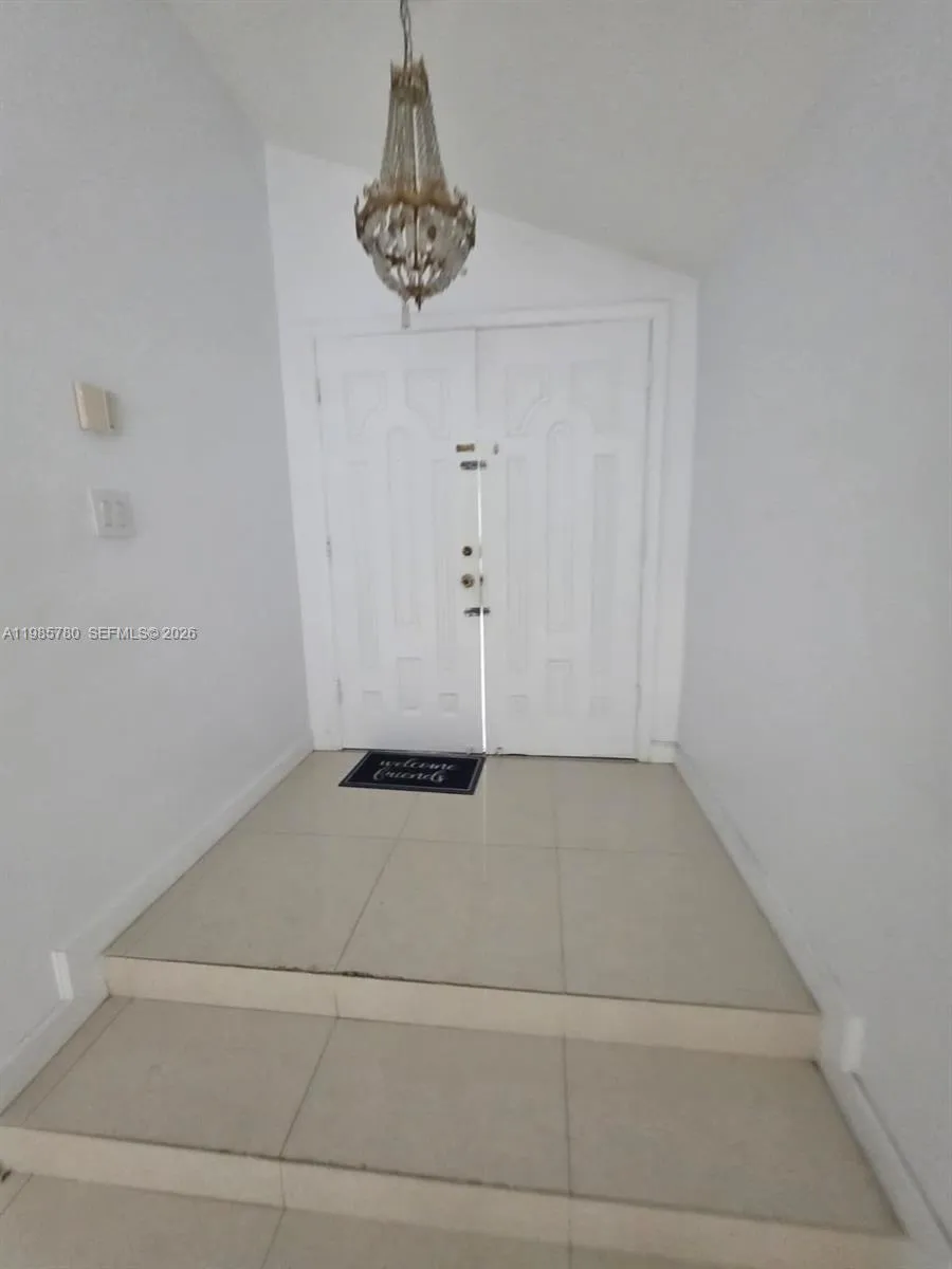 710 SW 99th Ct Cir Miami, FL 33174